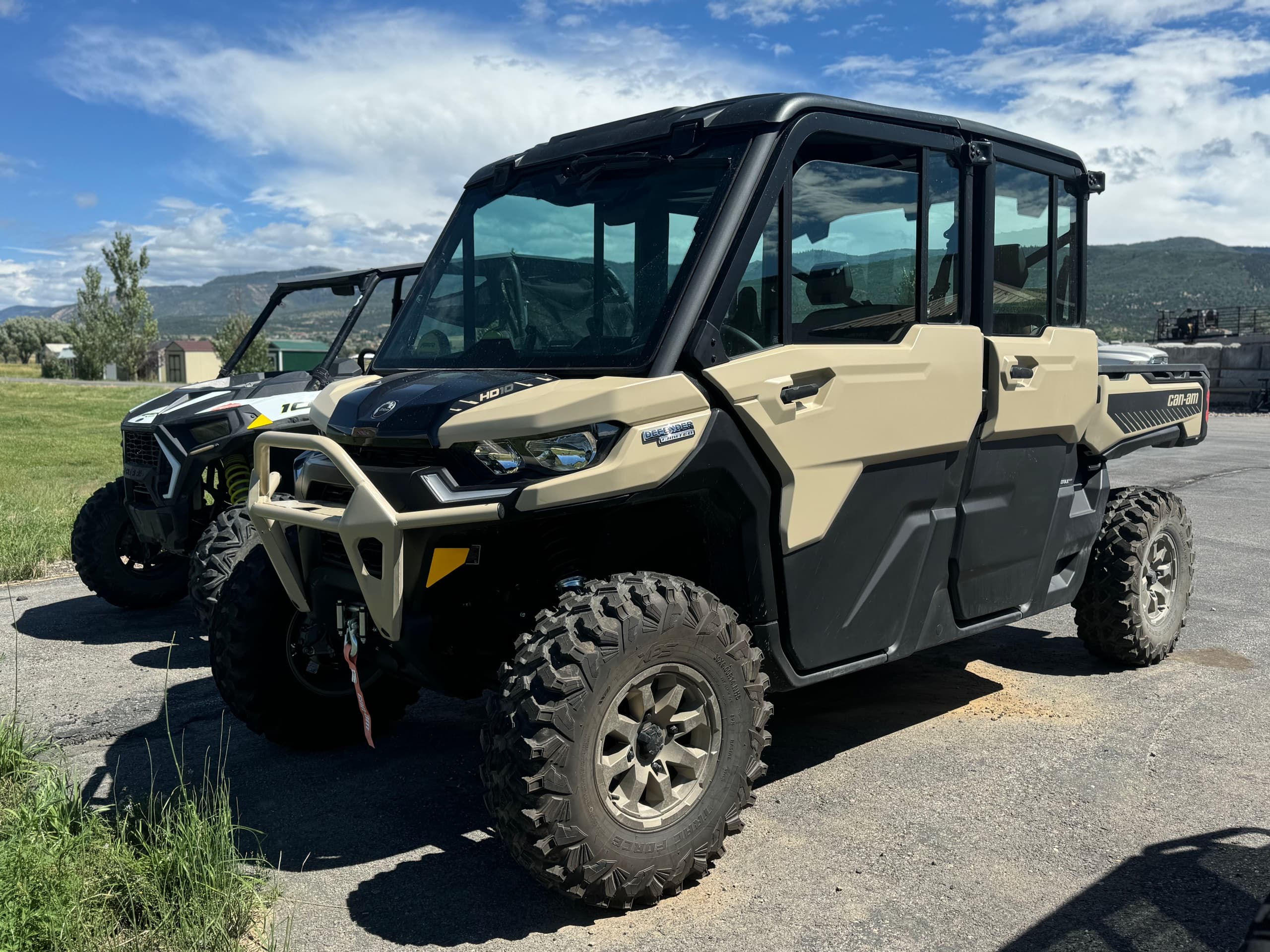 4 Door Can-Am Defender with wheels