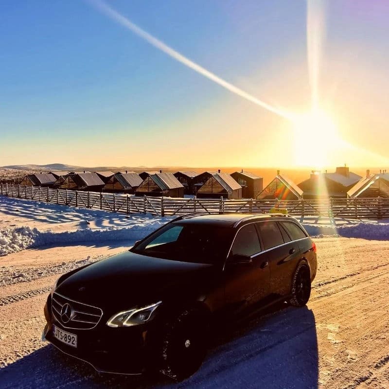 Airport transfer 4 to 8 people