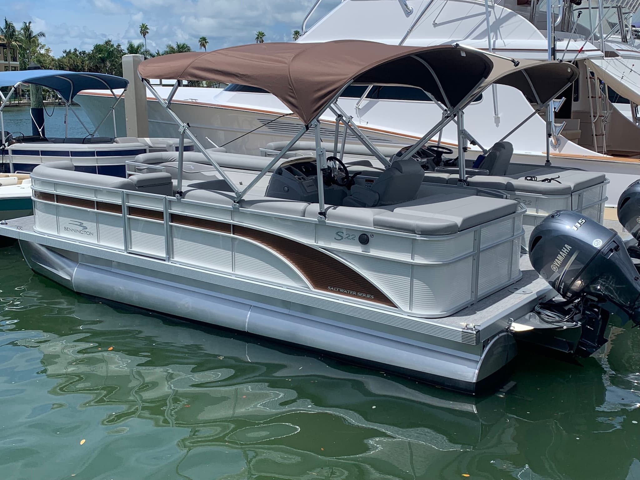 22’ Pontoon Cola Cruiser