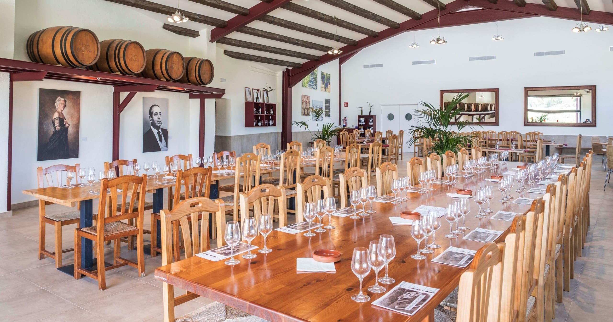 Visita a bodega con degustación y cata de vinos + MENÚ en restaurante