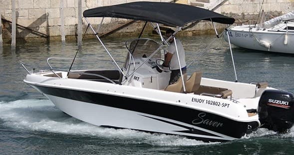Bateau à moteur 6 places