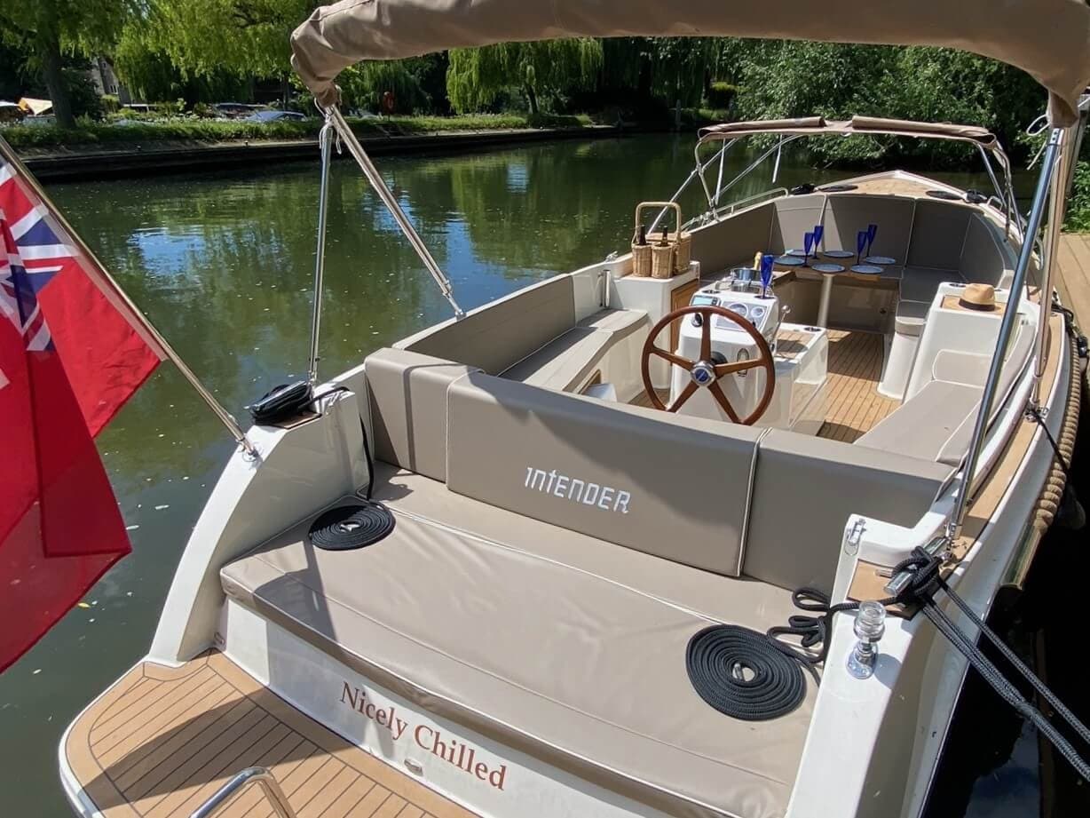 Skippered luxury on 8-person 'Nicely Chilled''