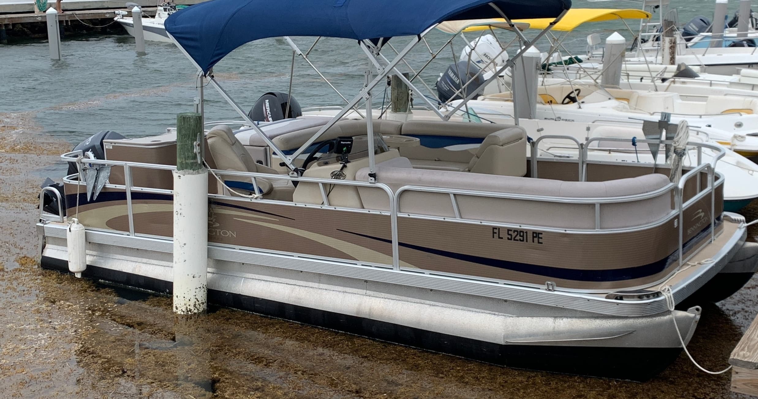 23’ Bennington Pontoon