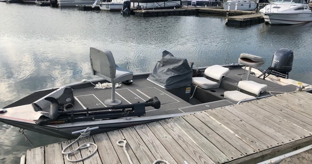 Deluxe Fishing Boat Rental