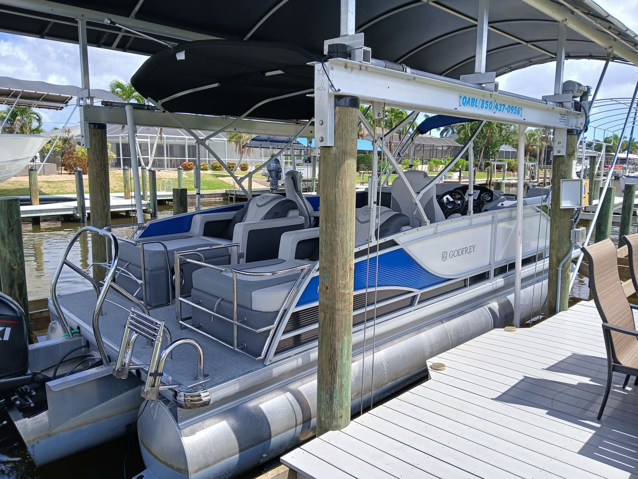 2020 Monaco 24' Blue Tri-toon