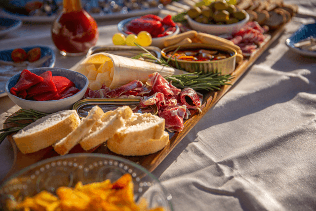 Local Tapas and sailing adventure in Barcelona