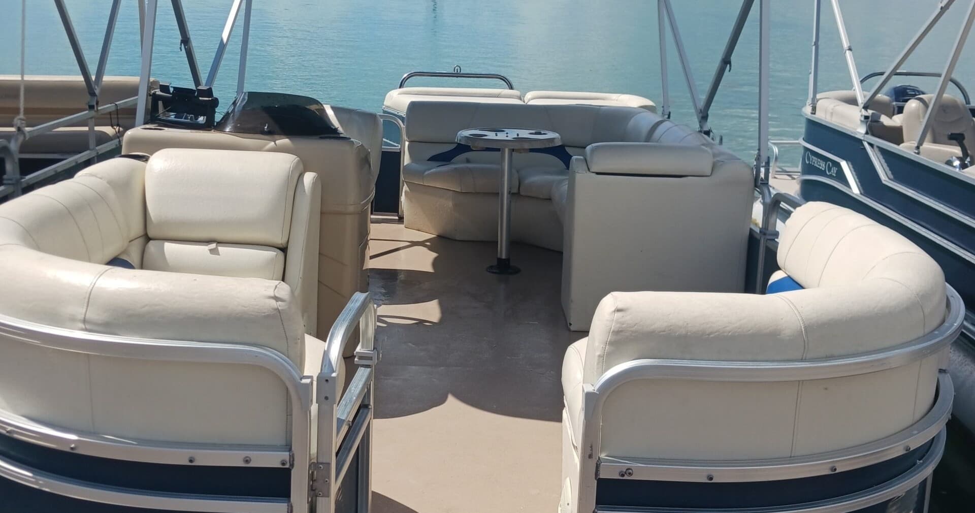 20' Lowe Pontoon Rental