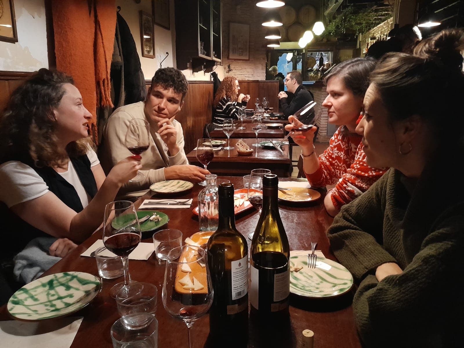 Walking Tour with Wine and History in Barcelona