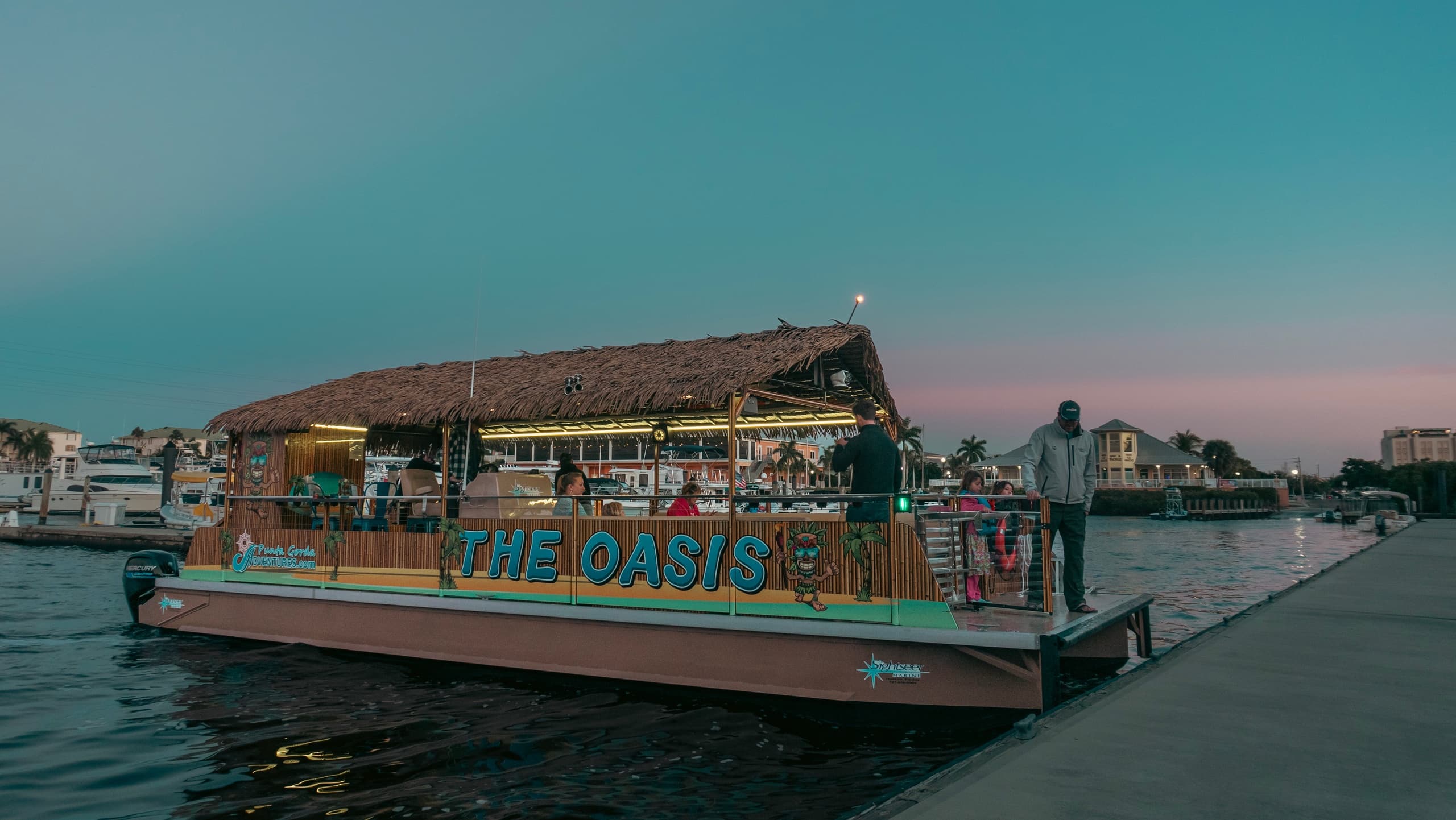 Club Tiki: LED Luau