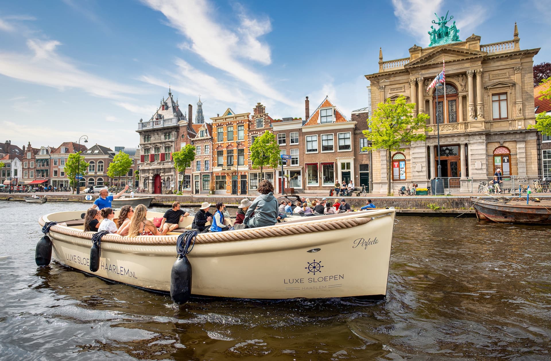 Luxurious Local Open Boat Cruise