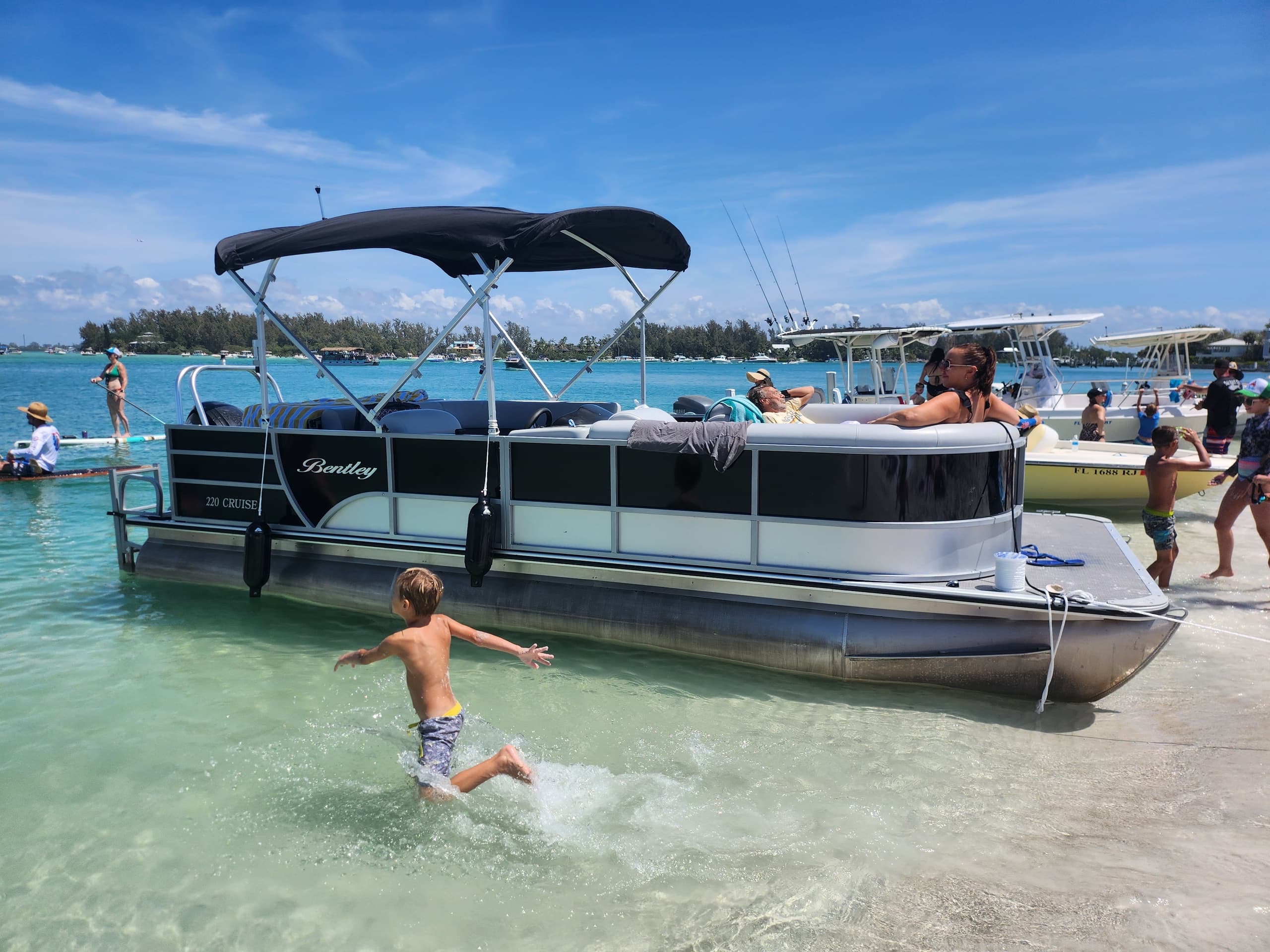 22' Pontoon: Bentley Edition