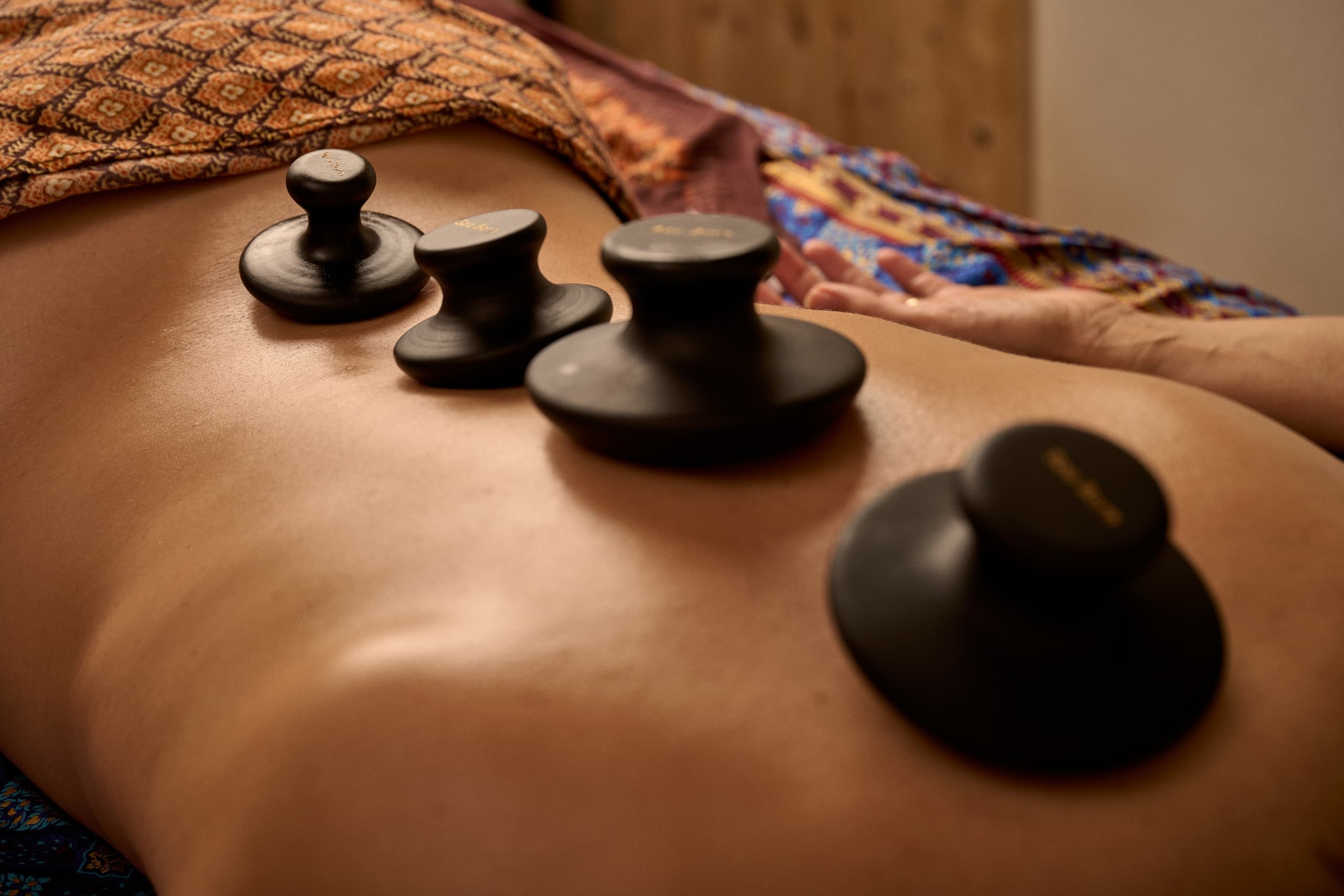 Masajes con piedras calientes