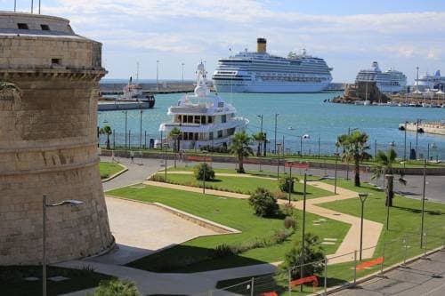 Colosseum and historic centre private tour with transportation from Civitavecchia port