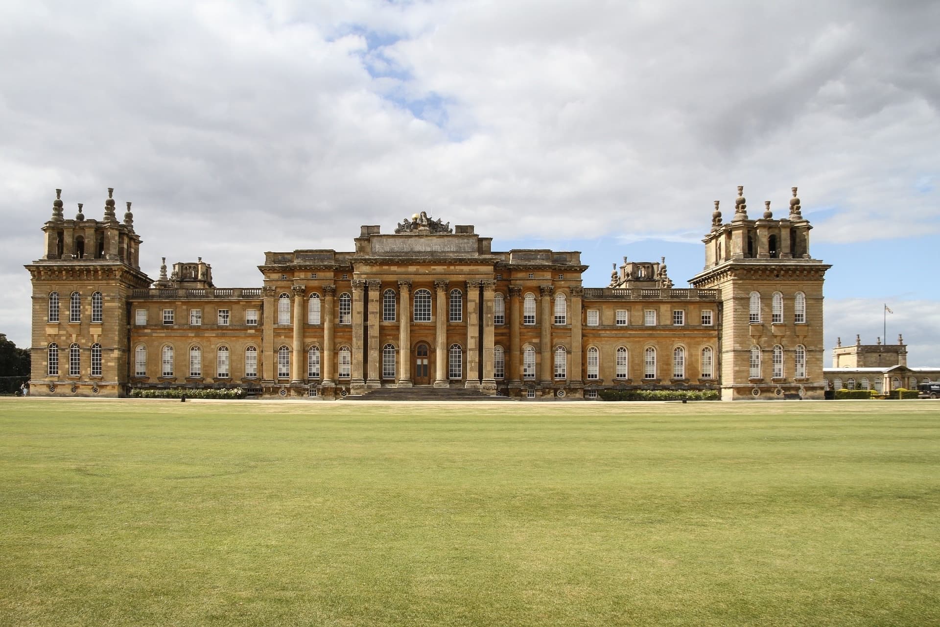 PRIVATE BLENHEIM PALACE, THE BIRTHPLACE OF SIR WINSTON CHURCHILL, TOUR FROM LONDON (x1)