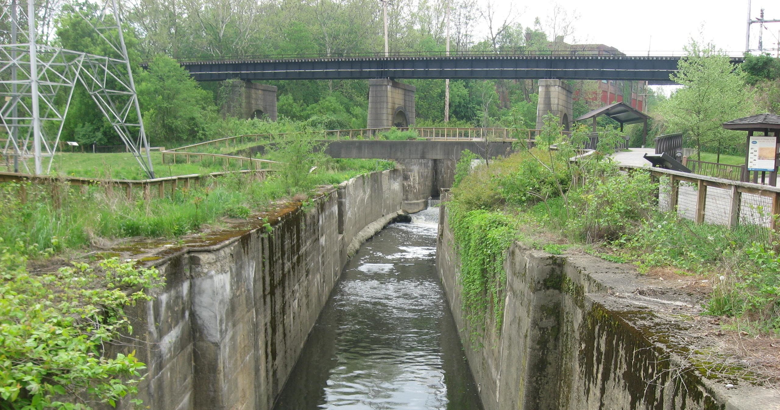 Cruise the Erie Canal and through Locks 34 and 35
