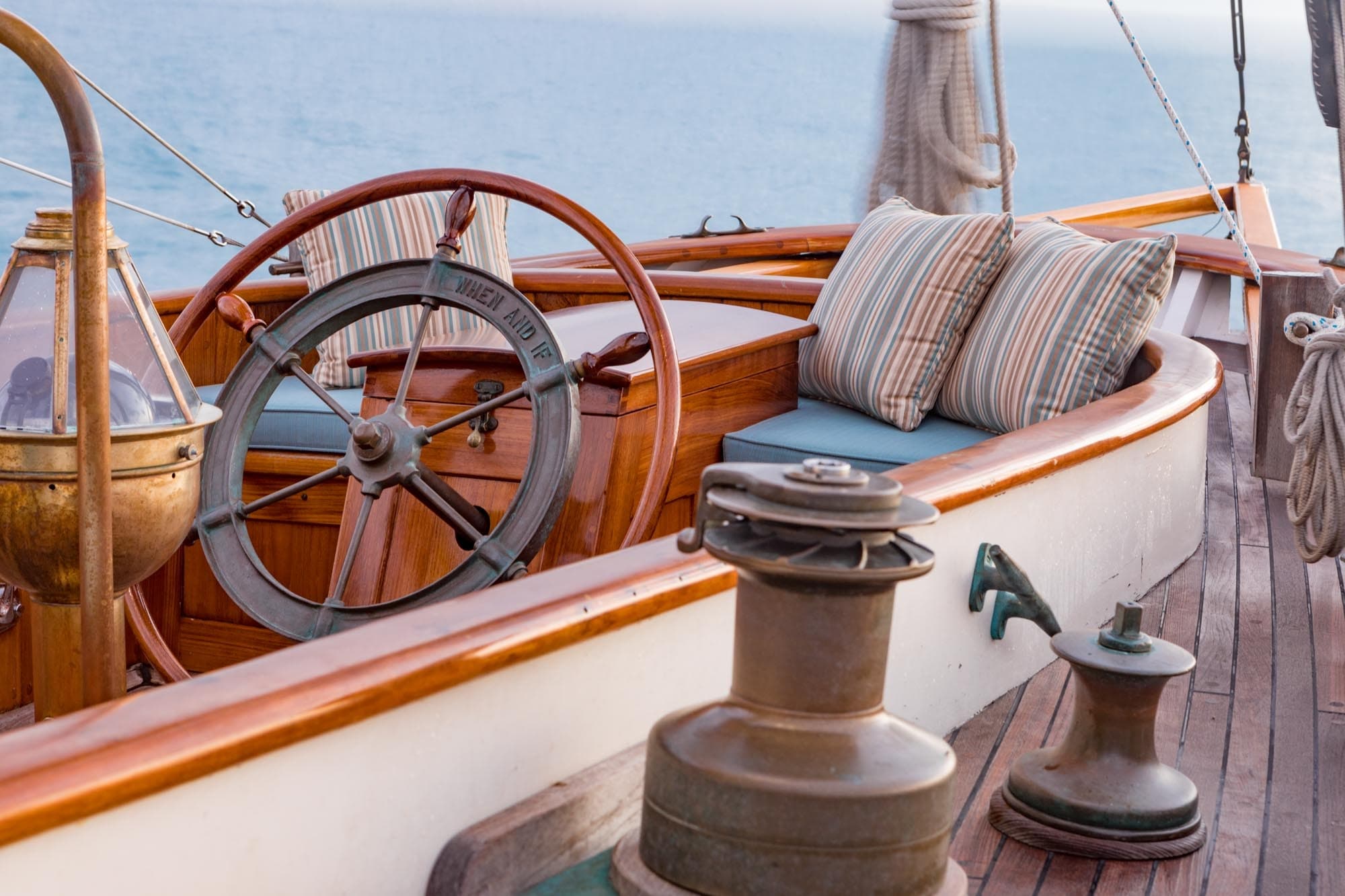 CLASSIC YACHT SUNSET SAIL