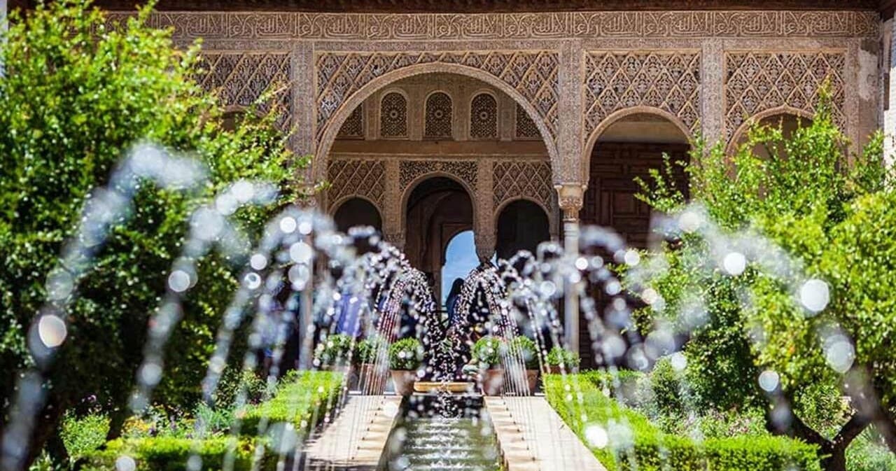 La Alhambra al Descubierto desde Sevilla: Alcazaba, Carlos V y Generalife