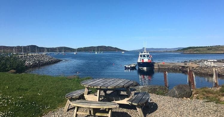 Muck > Eigg (one way)