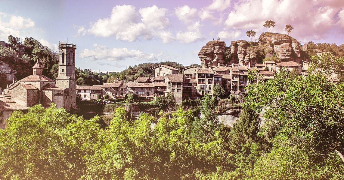 Pre-Pyrenees Medieval Village Hiking Day Tour