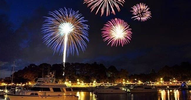 Fireworks Cruise (Vagabond)