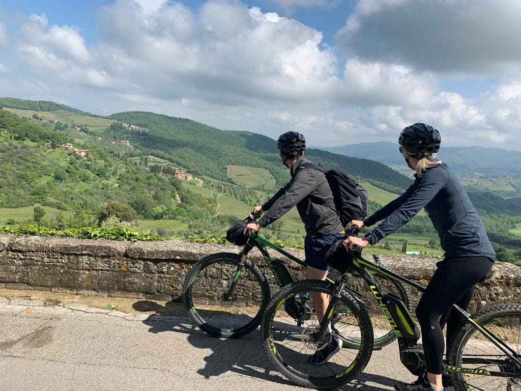 E-bike 2.5 hours Florentine hills tour with olive oil and fresh bread