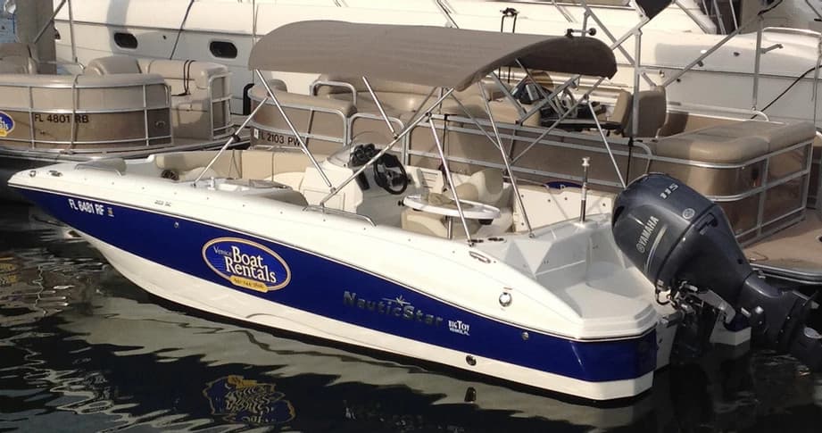 20' NauticStar Deck Boat - Blue