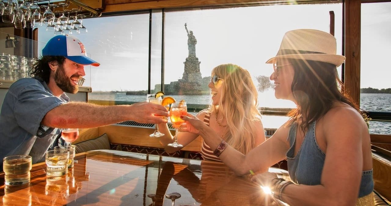 Classic Cocktails aboard Yacht Manhattan