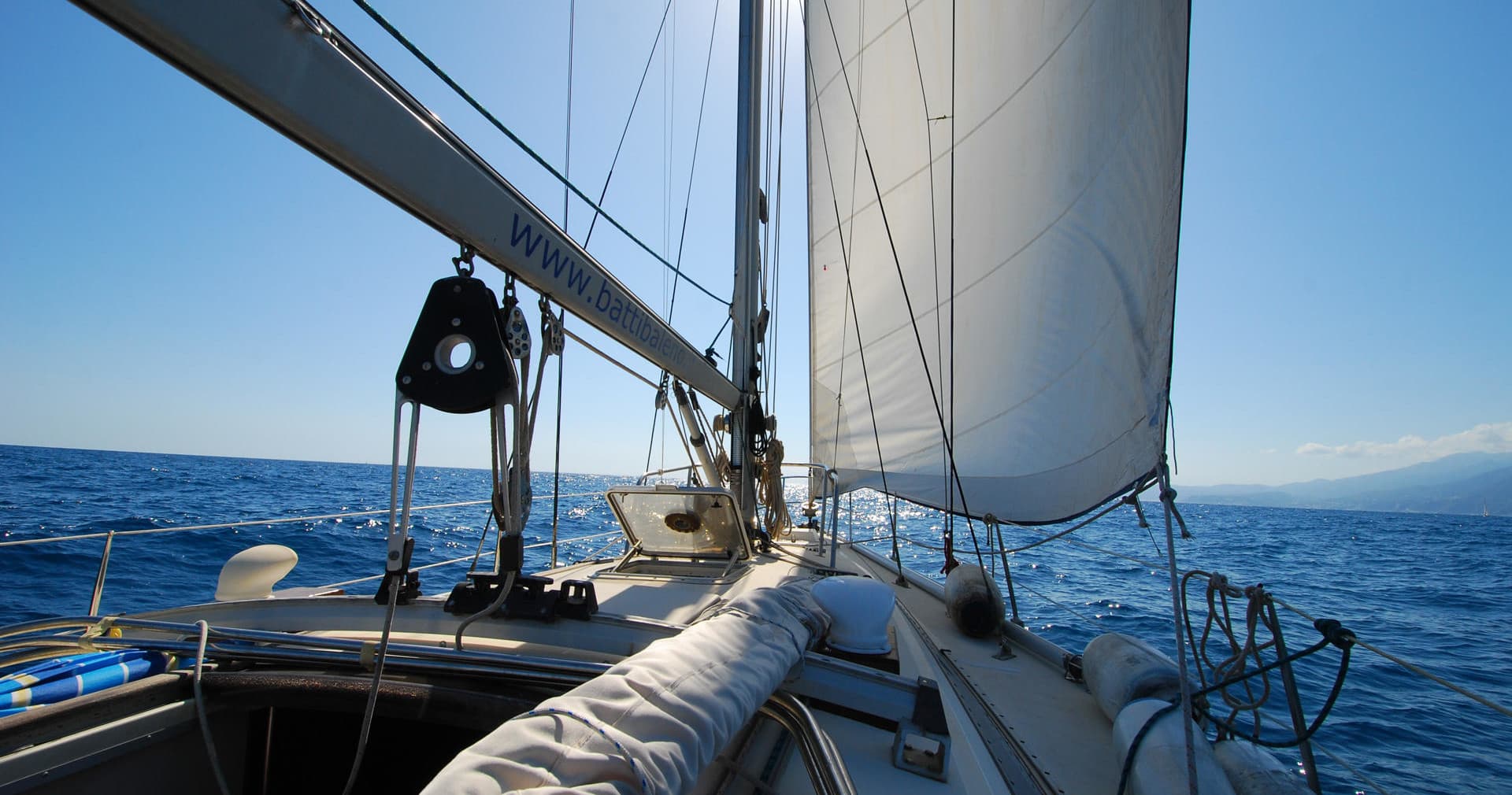 “The azure day” – sailing along the Cinque Terre coast