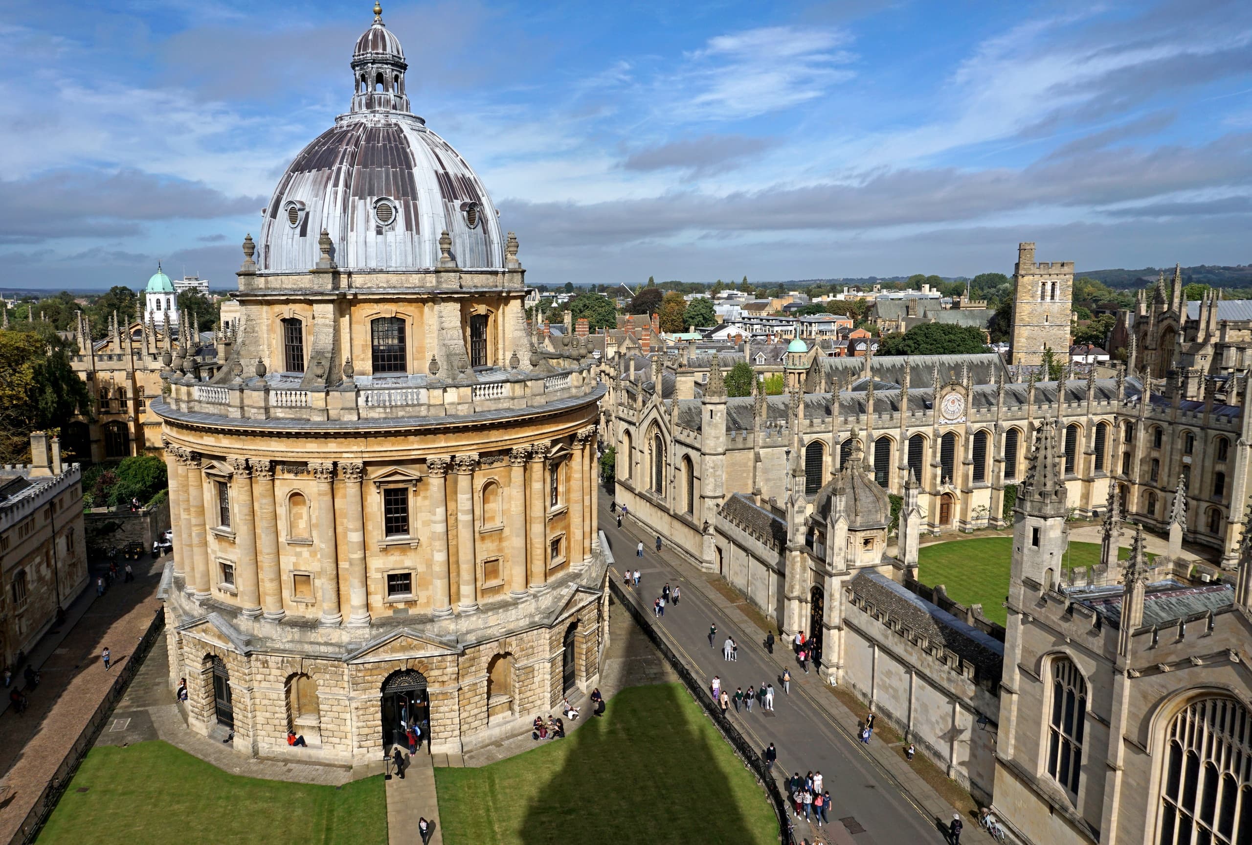 Shared • Oxford University College Walking Tour Led By University Alumni