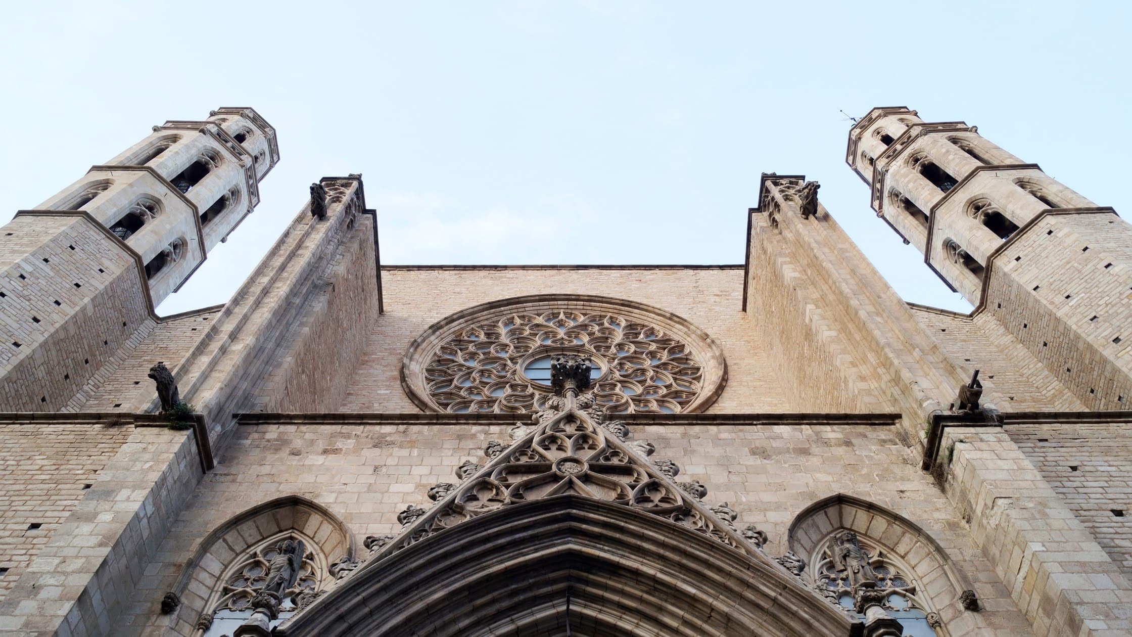 El Born: Tour de la Basílica Santa María del Mar y Experiencia en las Terrazas