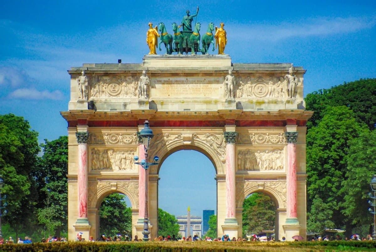 Paris Full day Private tour: Eiffel Tower, Boat Cruise, Notre-Dame, and the Louvre (including tickets)