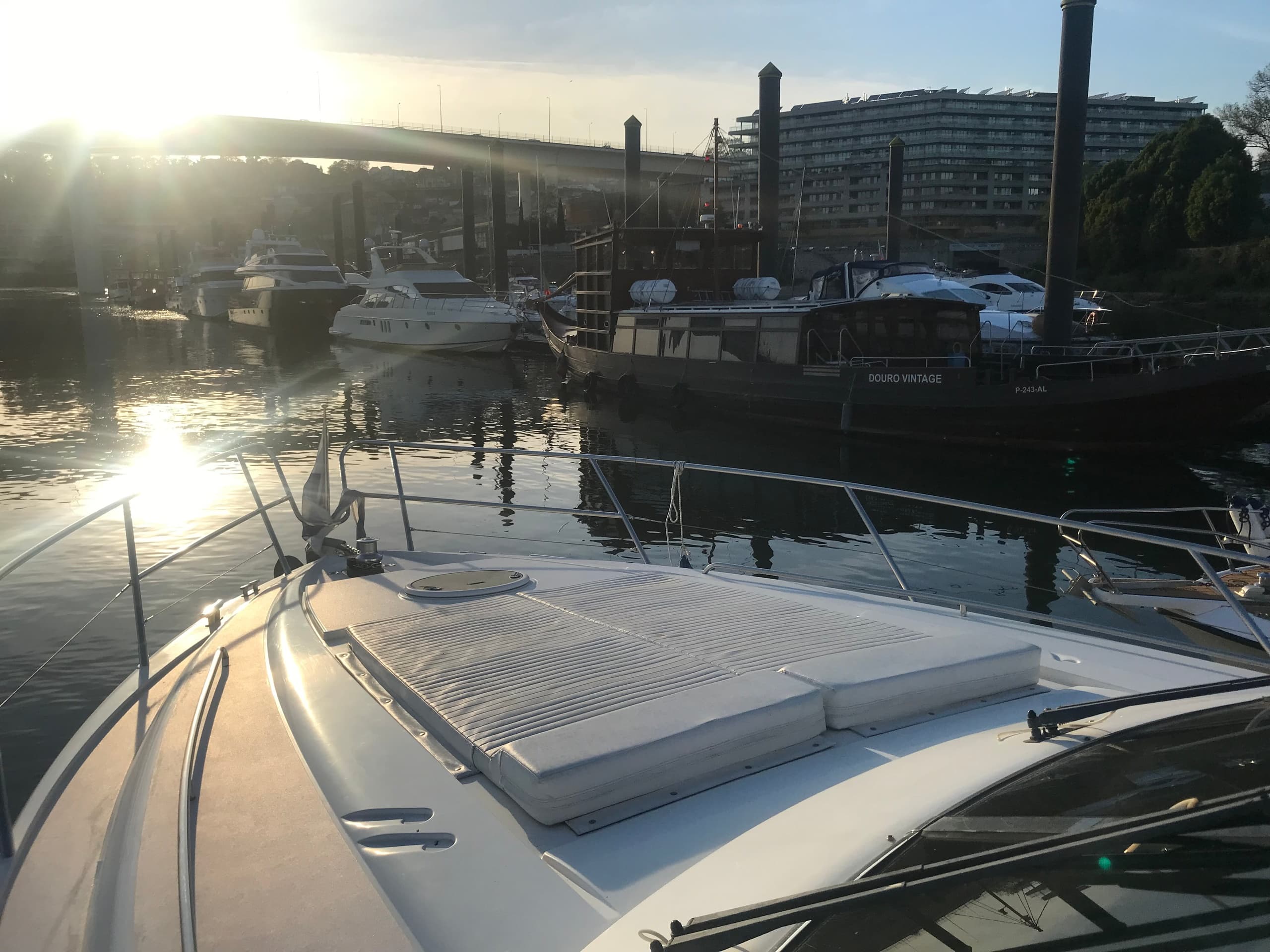 Passeio Privado em Iate - Porto e Douro - 4 Horas  PRINCESS 56