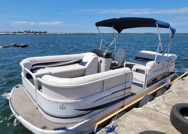 21' Crestliner Pontoon Rental