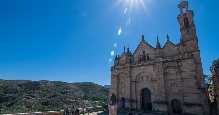 Antequera y el Torcal desde Málaga