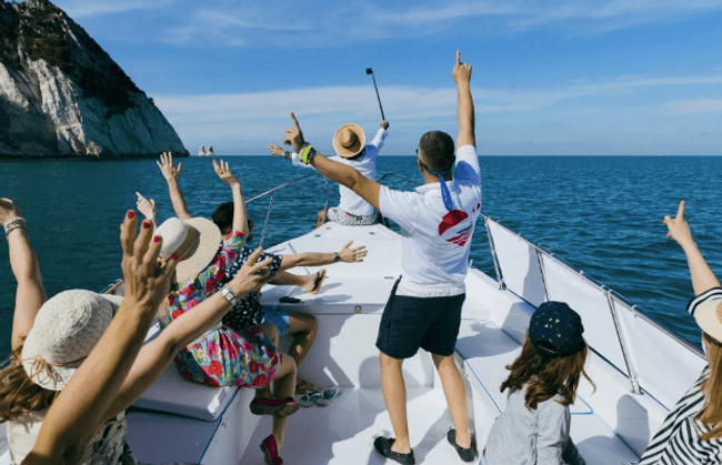 Escursione in barca nella Riviera del Conero