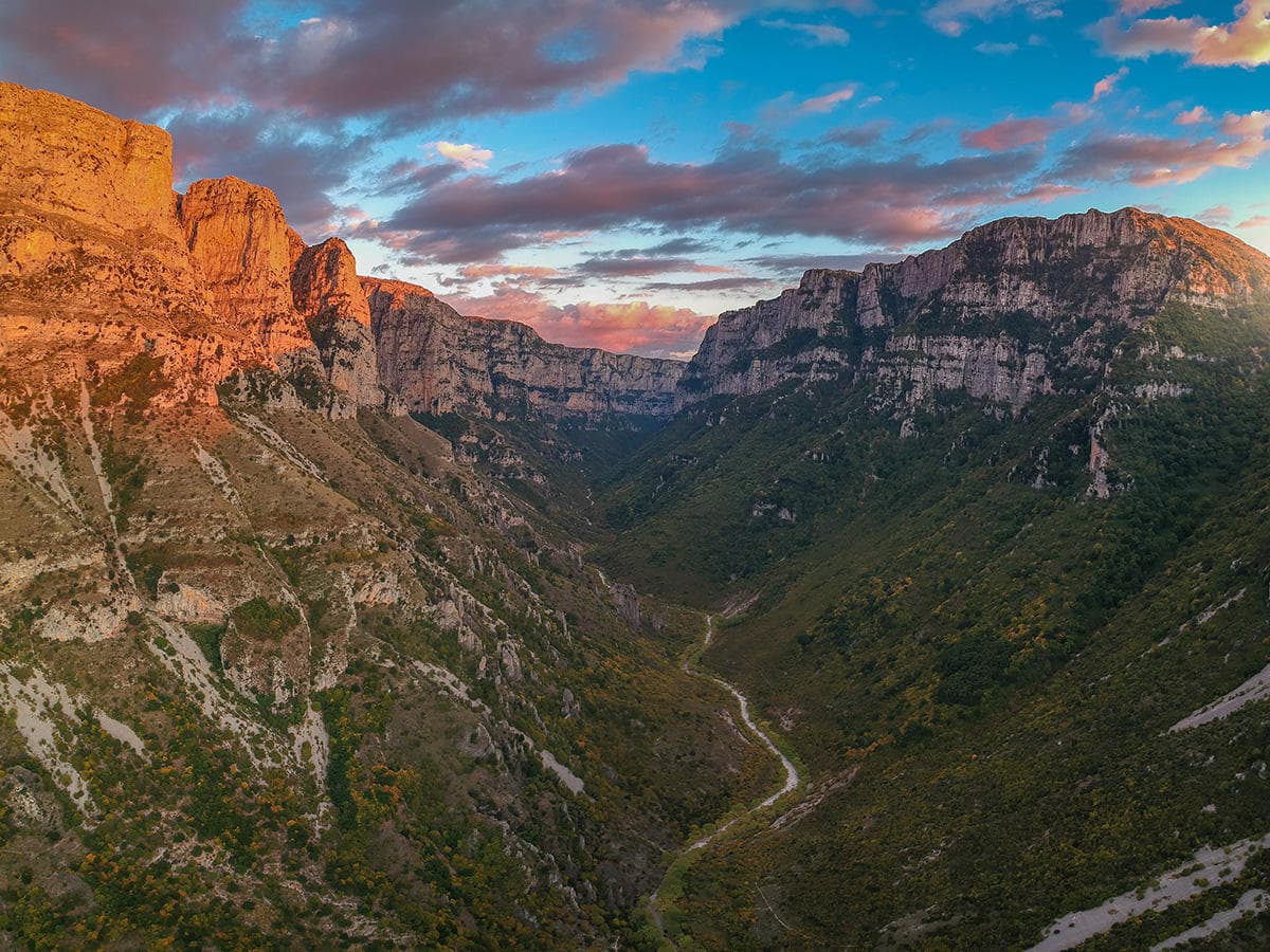 Mountain trekking - Vikos Gorge crossing