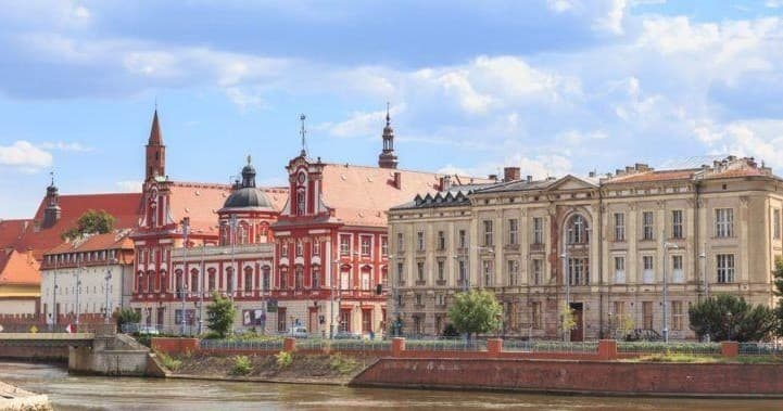 Private Cruise with Wine/Beer Tasting & Wroclaw Old Town Tour