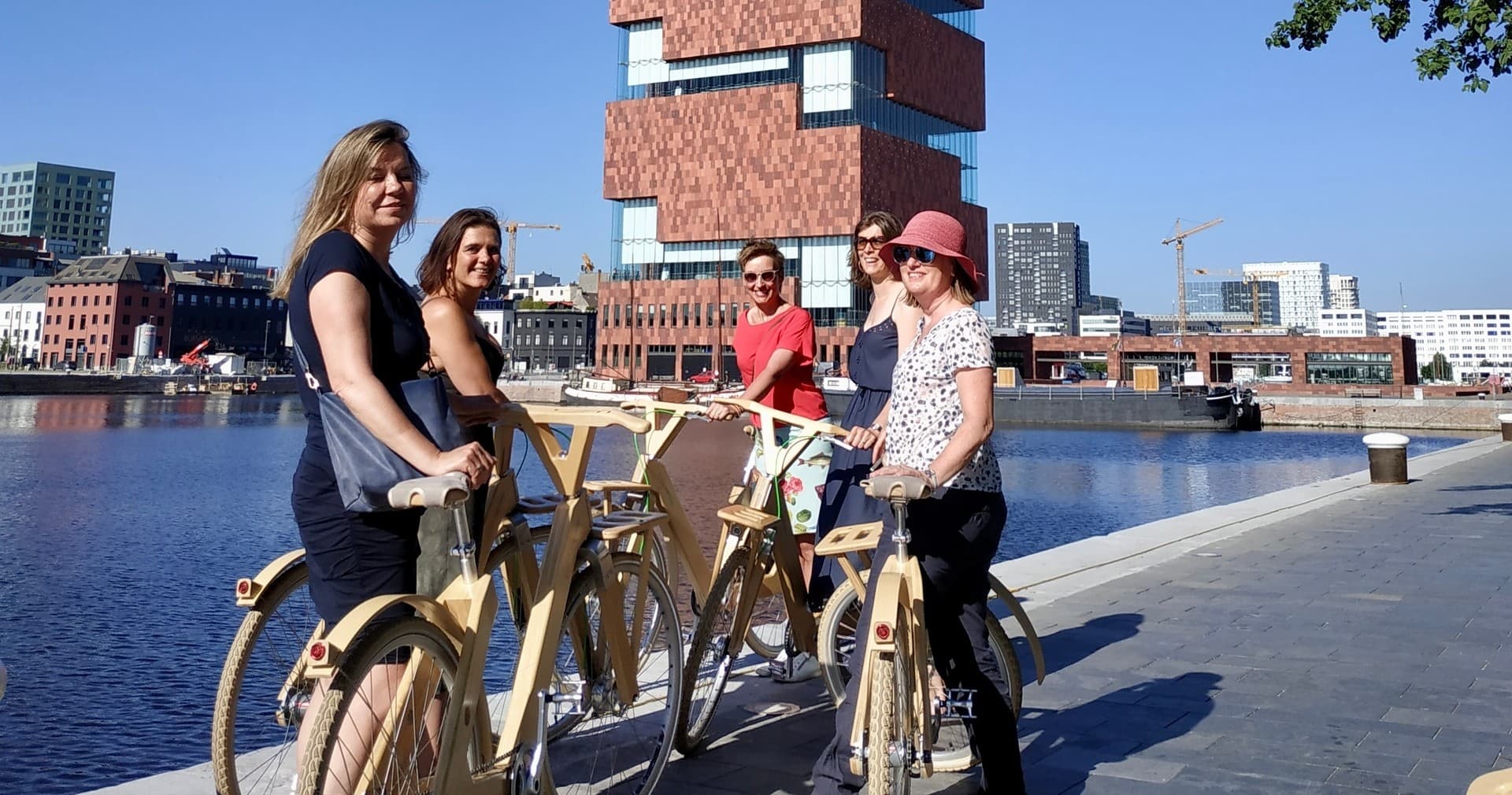 Antwerpse highlights op de houten Cocomat fiets