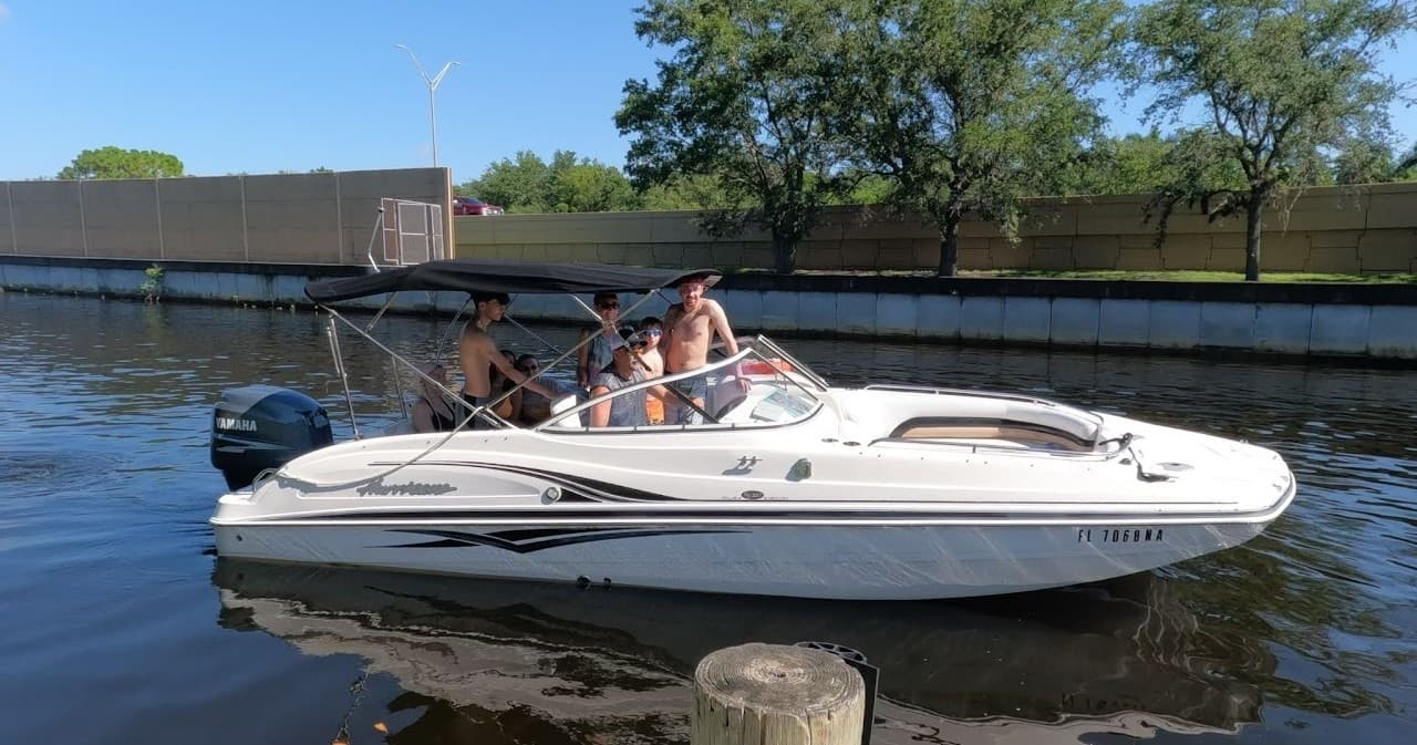 Boat Rental (no captain) +21 age and Experience required to sign contract