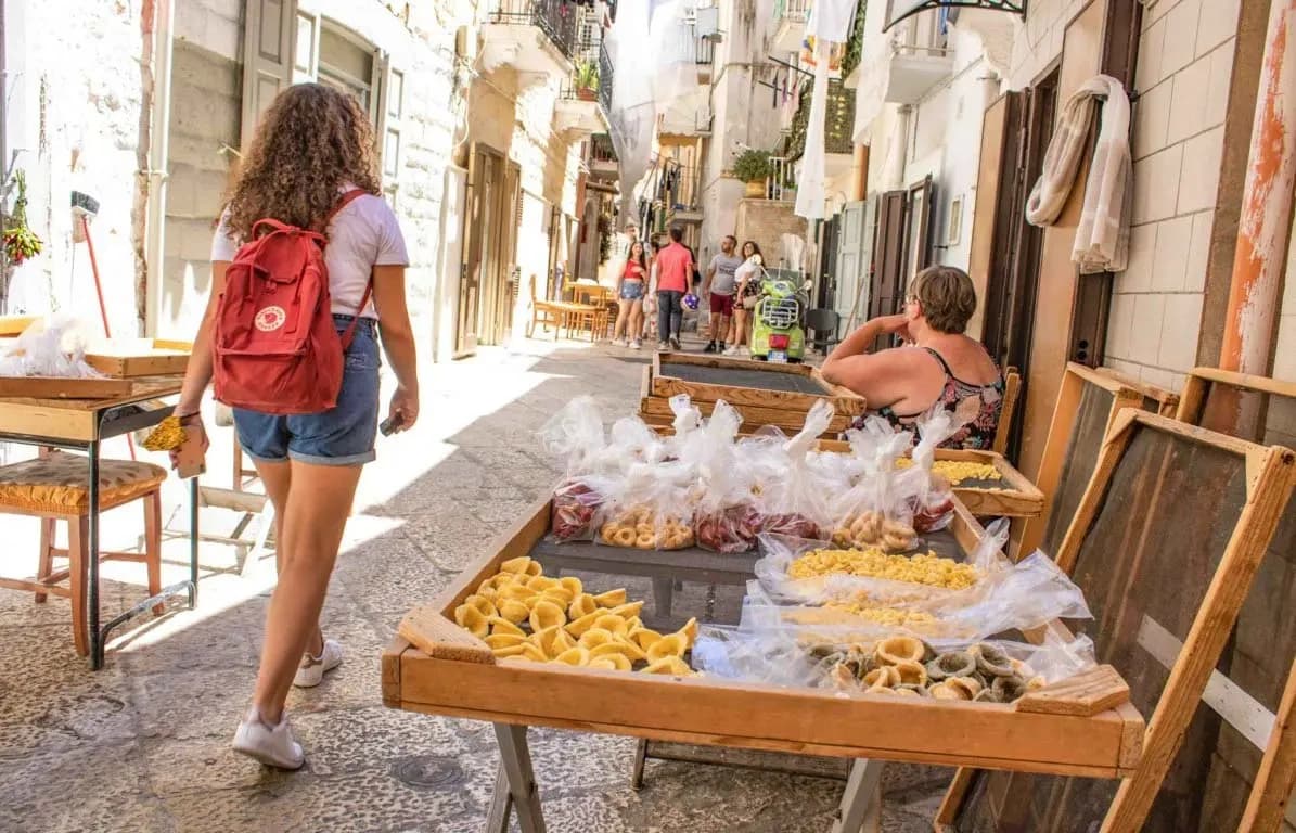 Bari: Private walking tour and food tasting