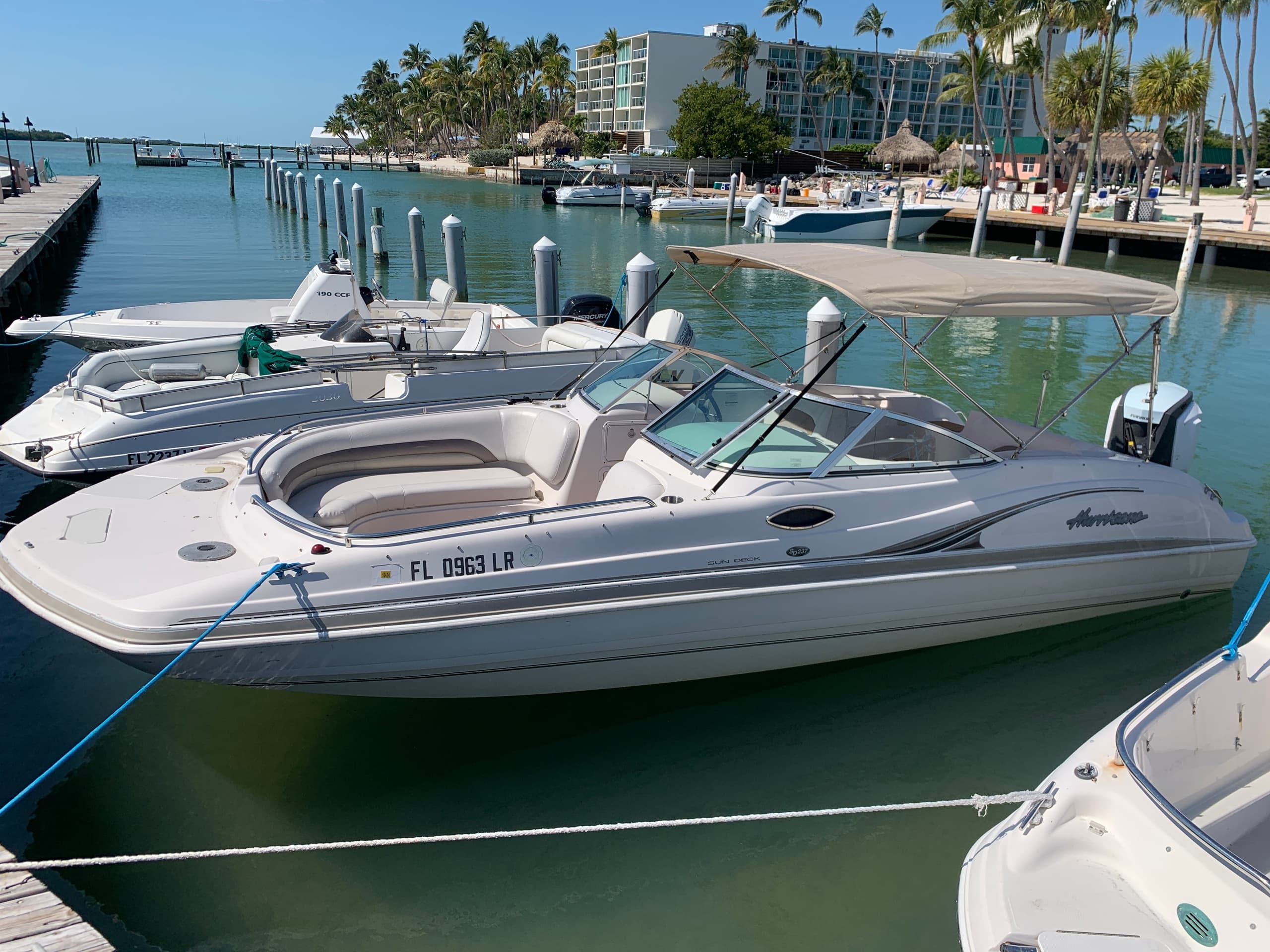 25’ Tan Hurricane Deck Boat