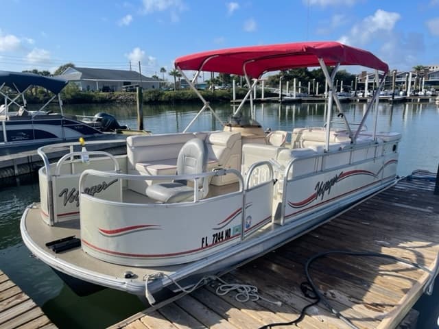 #55 red voyager. Pontoon