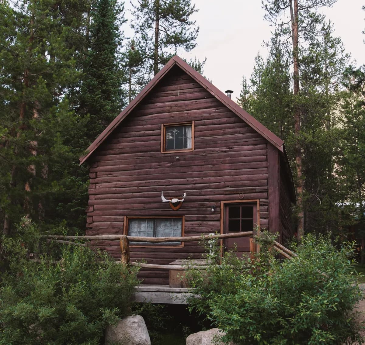 The Bear Den" Cabin Rentals"