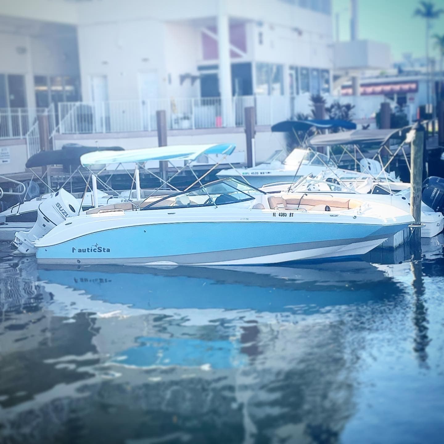 24' Blue Star • Sundeck