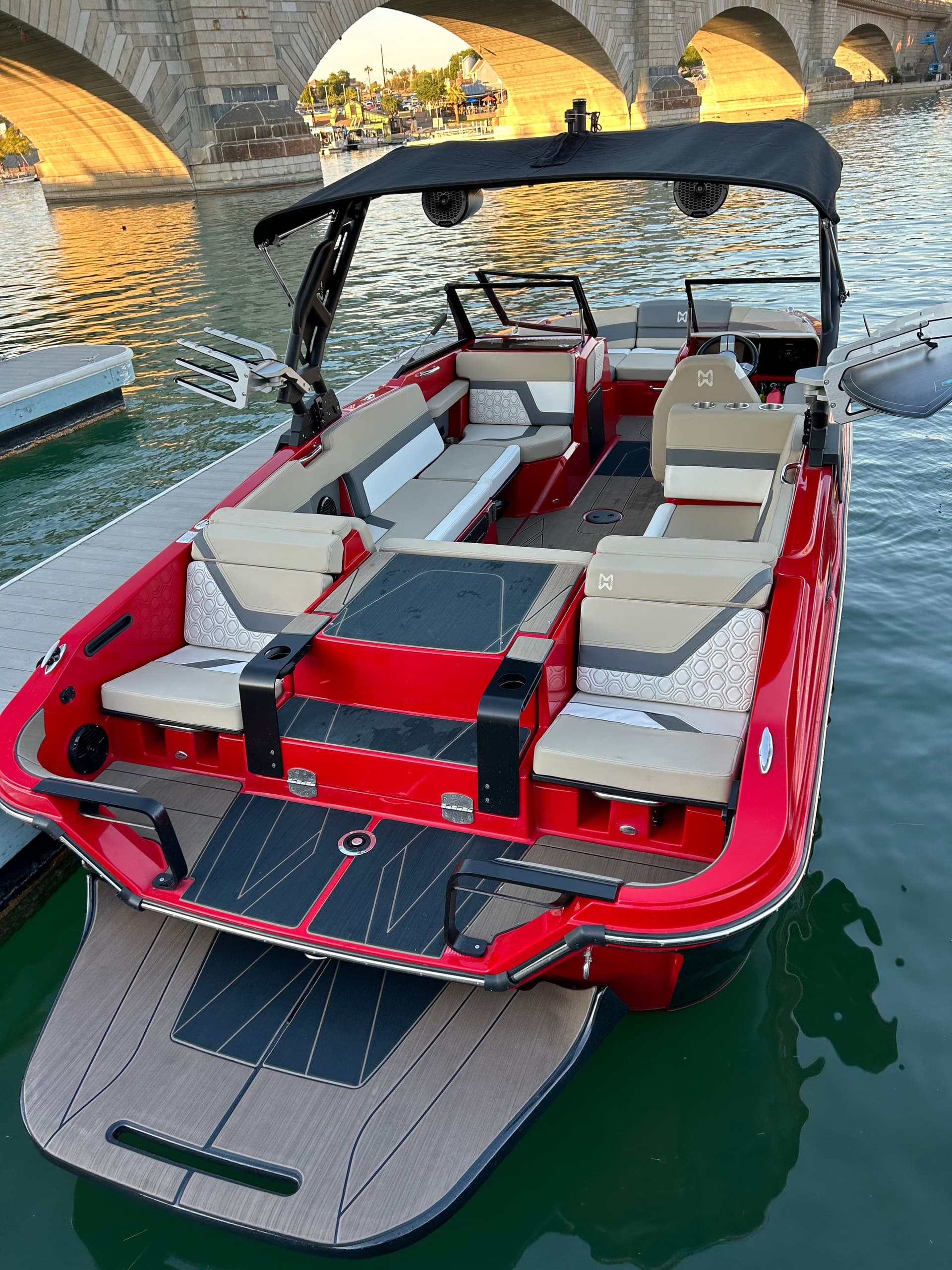 23ft Wakeboat Charter