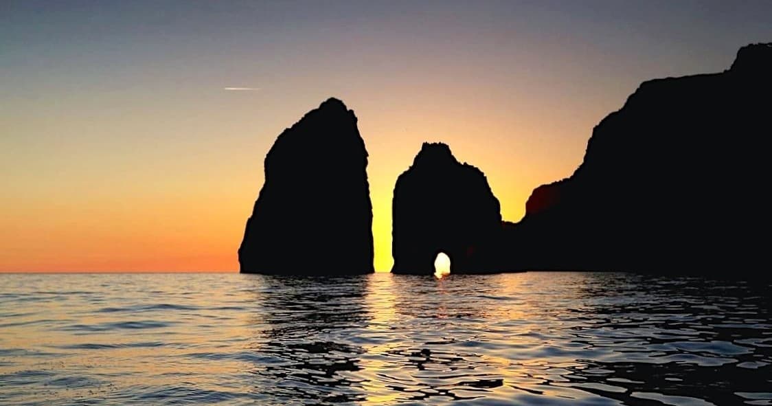 Escursione in barca in costiera sorrentina e Capri – Esperienza Day & Night