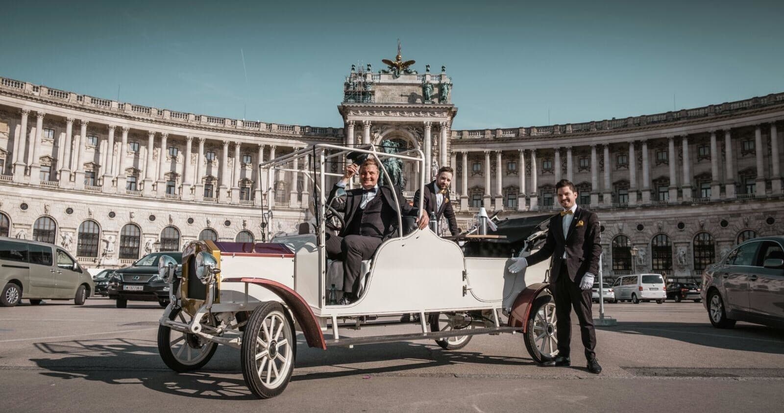 Stadtrundfahrt durch Wien im Elektro-Oldtimer
