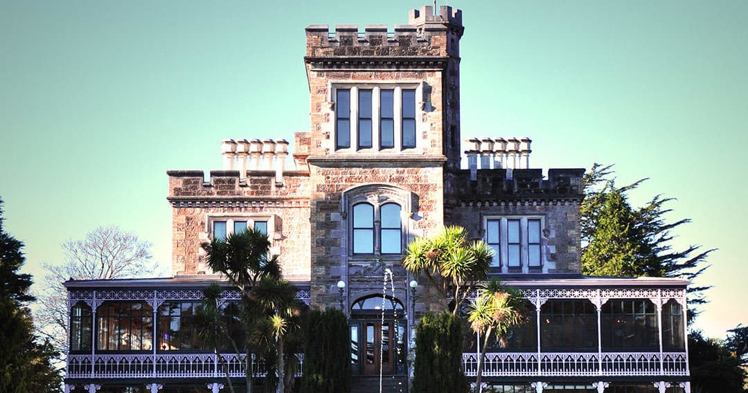 ICONIC LARNACH CASTLE TOUR with Peninsula & City Sights