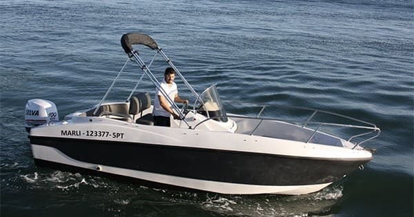 Bateau à moteur 7 places