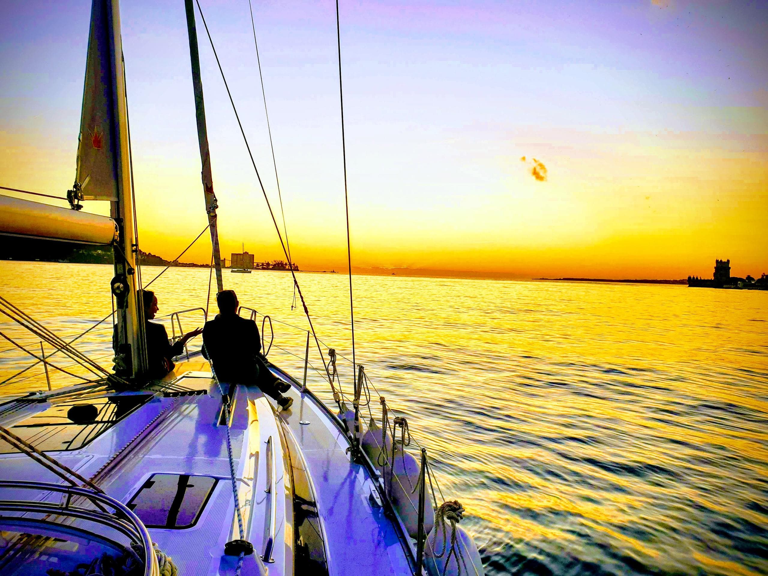 Por do Sol em Veleiro Privado em Lisboa - BEST SELLER!